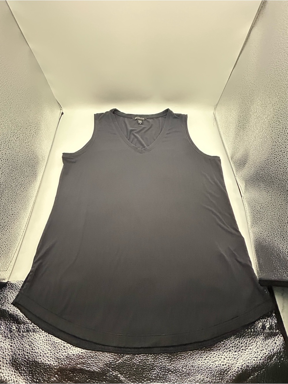 Athleta Essential V-Neck Tank Top Women’s L Black Sleeveless Yoga Athletic wear
